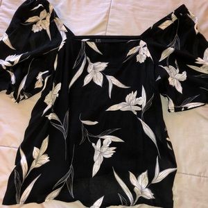 Floral off the shoulder top 🌸